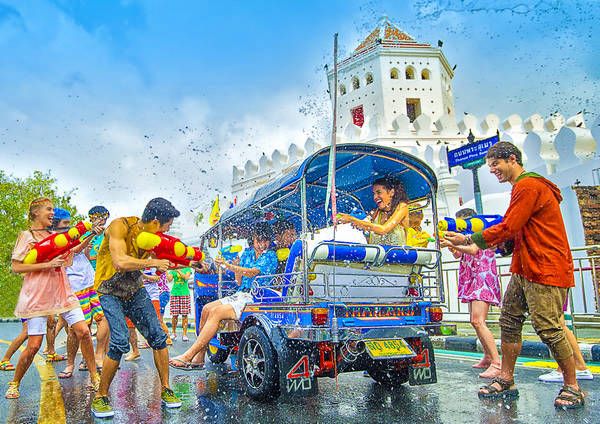 Festival Songkran (Ano Novo Tailandês), 13-15 de abril